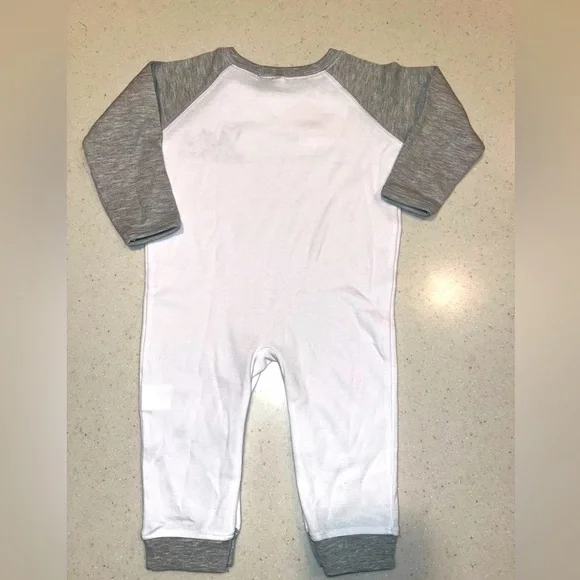 Love Beats Everything Baby Onesie - Heather Grey & White - NEW/NEVER WORN - Picture 2 of 3